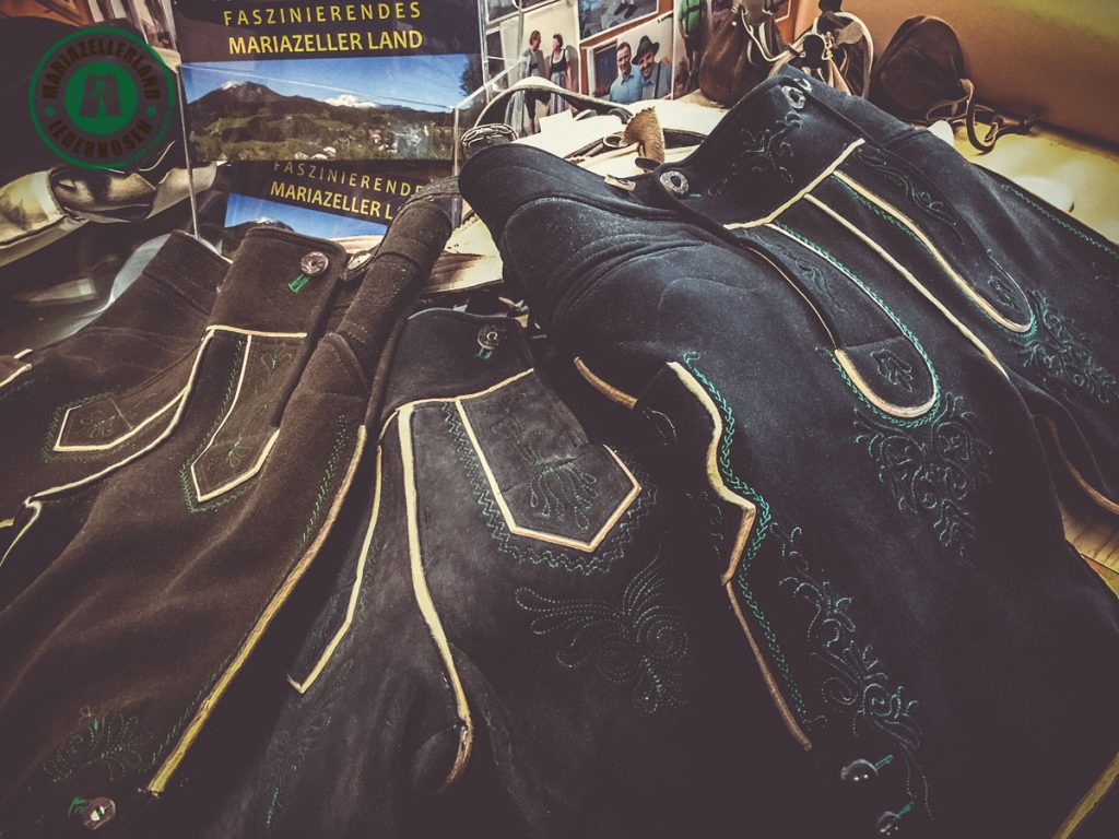 Kurze Hirschlederhosen
